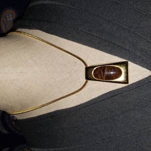 Gold tone mesh chain with polished tigers eye.